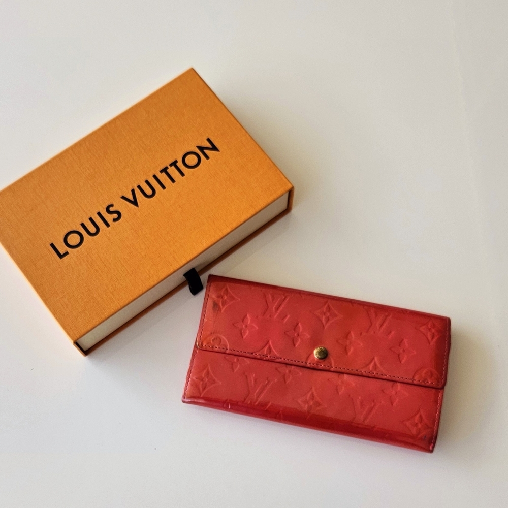 🌸 Authentic Louis Vuitton Pink Vernis Sarah Zippy Wallet 🌸